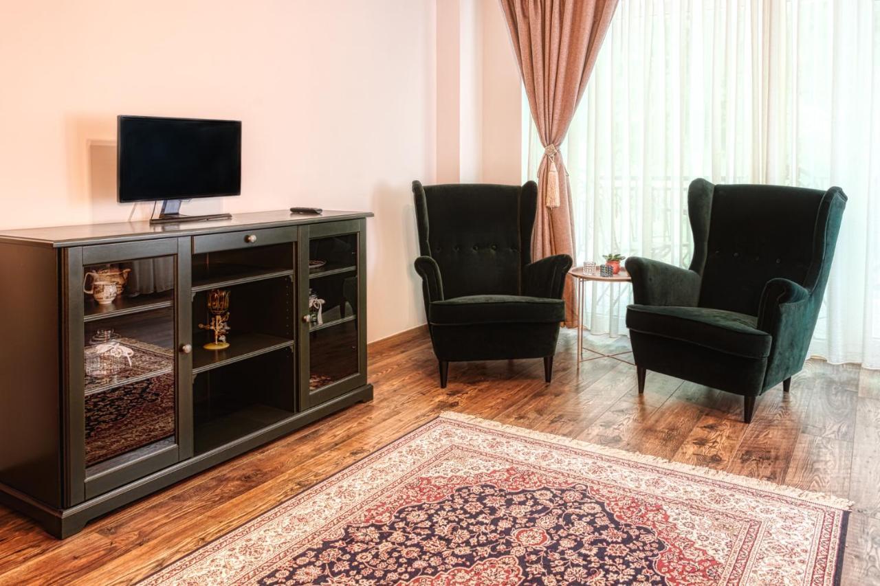 Nature Apartment - Minutes Away From The Old Town And Afi Mall ブラショフ エクステリア 写真