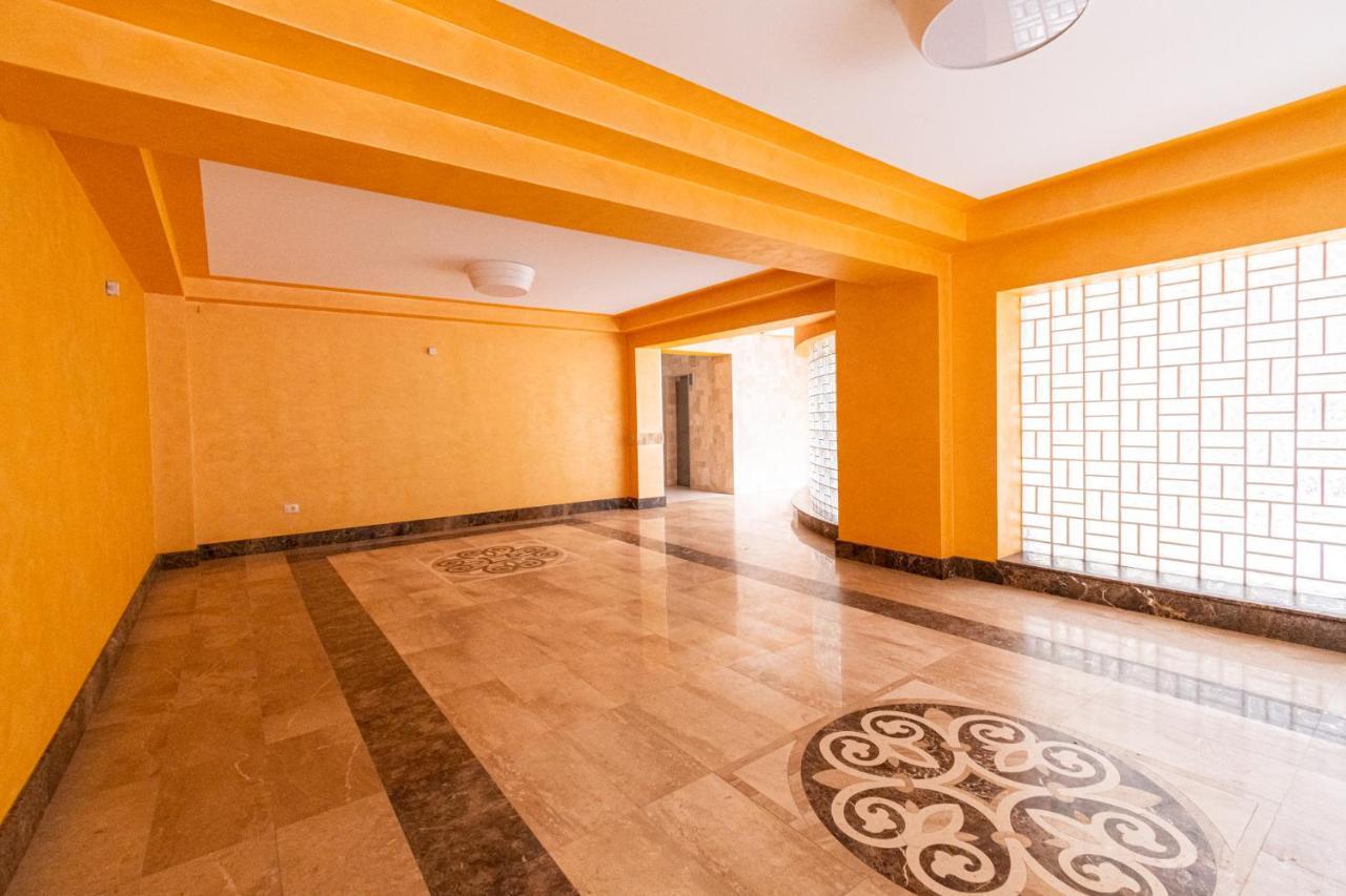 Nature Apartment - Minutes Away From The Old Town And Afi Mall ブラショフ エクステリア 写真